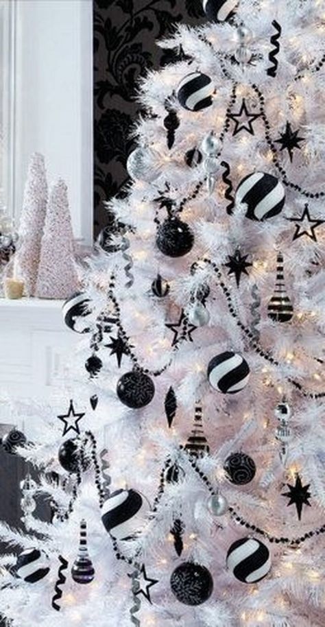 50 Glistening Vintage White Christmas Decoration Ideas » EcstasyCoffee Black And White Christmas Ornaments, Gothic Christmas Tree, Gothic Xmas, Circus Christmas, Vintage White Christmas, Black And White Christmas Tree, Black Christmas Decorations, White Christmas Tree Decorations, Goth Christmas