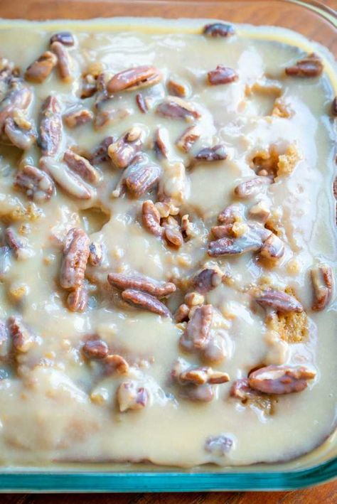 Butter Pecan Praline Poke Cake | 12 Tomatoes 12 Tomatoes Butter Pecan Praline Poke Cake, Butter Pecan Poke Cake, Butter Pecan Praline Poke Cake, Pecan Praline Poke Cake, Praline Poke Cake, Craving Cake, Pecan Praline Cake, Praline Cake, Praline Recipe