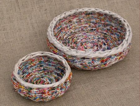 Weaving Baskets With Newspaper : 7 Steps (with Pictures) - Instructables What To Do With Newspapers, Newspaper Basket Weaving, Rush Weaving, Paper Basket Weaving, Upcycle Inspiration, Weaving Baskets, Recycled Paper Crafts, Basket Weaving Diy, Recycled Magazines