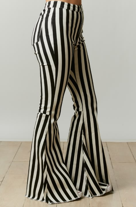 Score a style touchdown with our First Down Flares! You'll rock the game day look in these comfy bell bottoms with bold black & white stripes. Plenty of stretch and vertical stripes are always flattering, so throw on these flares and you're ready for kick-off! Black And White Flare Pants, Cute Bell Bottoms, 50 Dollars, White Flares, Western Style Outfits, First Down, Bell Bottom Pants, Alternative Outfits, Fashion Design Clothes