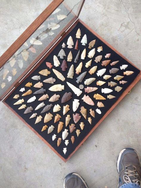 Arrowhead Collection Display, Arrow Head Display Ideas, Arrowhead Display Ideas, Arrowhead Display, Arrowhead Art, Ancient Artifacts Prehistoric, Arrowheads Design, Native American Tools, Head Display