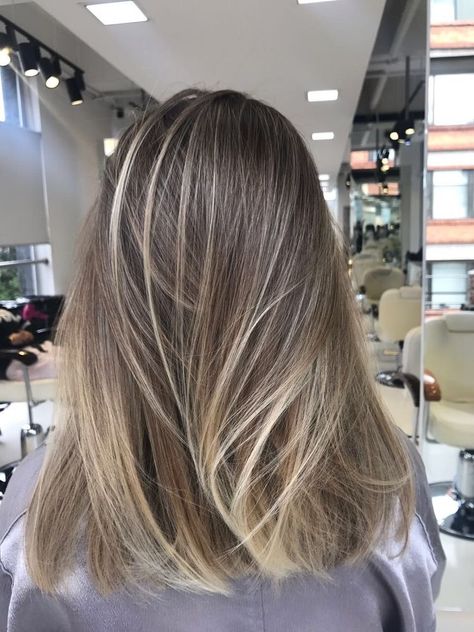 Cocoa Highlights, Brown Hair Inspo, Brunette Hair With Highlights, Brown Hair Balayage, Balayage Hair Blonde, Light Hair Color, Hair Stylies, Burgundy Hair, Brown Blonde Hair