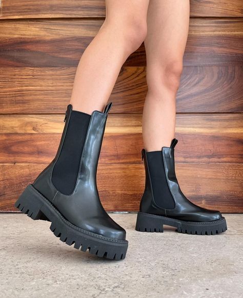 Design Outfit, Shoes Outfit Fashion, Mens Casual Dress Outfits, Dress Sketches, Aesthetic Shoes, Mens Casual Dress, Aesthetic Outfits, Ankle Booties, Rubber Rain Boots