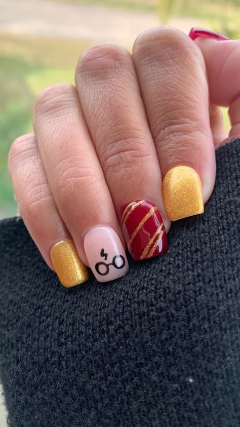 Harry Potter nails 🪄❤️ Gel Nails Harry Potter, Easy Harry Potter Nail Designs, Harry Potter Nails Designs Gryffindor, Simple Harry Potter Nails Gryffindor, Harry Potter Nails Short, Universal Studio Nail Designs, Universal Nail Designs, Harry Potter Nails Designs Simple, Universal Studios Nail Ideas