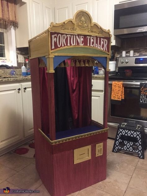 Fortune Teller Machine, Halloween Fortune Teller, Creepy Carnival, Halloween Circus, Halloween Props Diy, Carnival Themed Party, Ideas Hogar, Halloween Costume Contest, Circus Theme