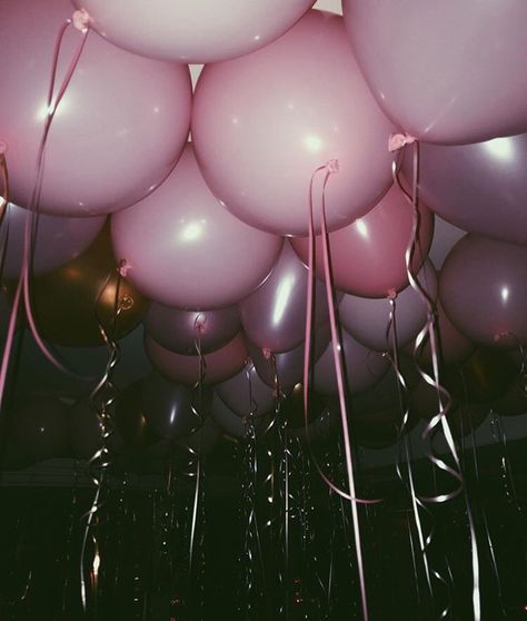 100k Balloons, Pink Roses Aesthetic, Emma Kate, Timmy Turner, Gold Girl, Frozen Birthday Party, Tumblr Photography, Pink Balloons, Girl Party