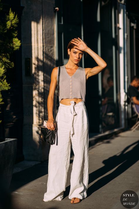 Looks Street Style, Street Outfit, Fashion 2018, Casual Summer Outfits, Style Chic, White Pants, Spring Summer Outfits, Marie Claire, Outfits Casuales