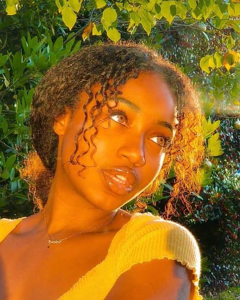 There are 2 things we love about sunlight: 1. Even if you were blind folded, you can feel its radiance. It’s so far away! But still… Pretty Dark Skin, Honey Skin, Shine The Light, Life Itself, Black Femininity, Poses References, Brown Girl, A Storm, Black Girls Hairstyles