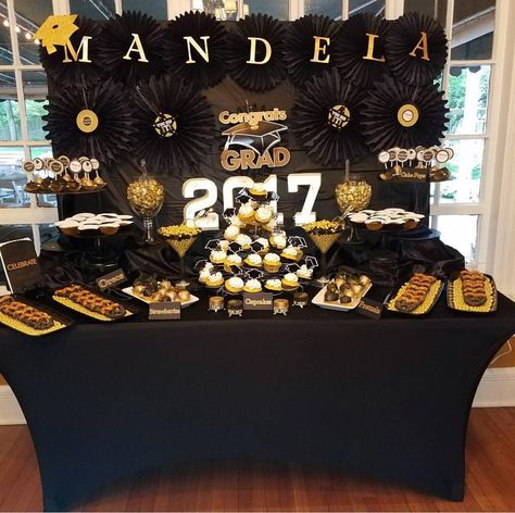 Grad Party Food Table, Dessert Table Graduation Party, Nurse Grad Parties, Gold Dessert Table, Dessert Table Graduation, Graduation Table Centerpieces, Graduation Party Desserts, Graduation Treats, Graduation Desserts