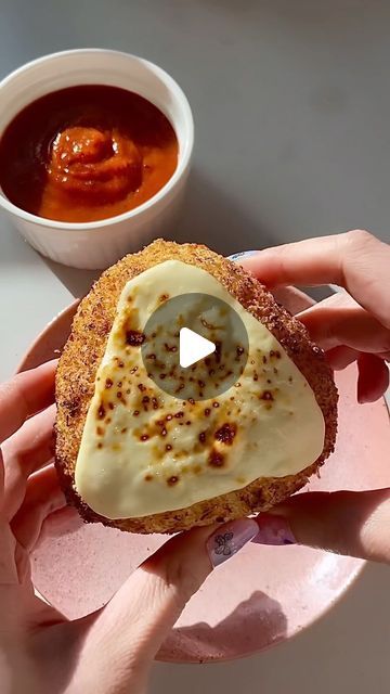 TIFF | Easy Recipes & Bento on Instagram: "Will it onigiri? Pt 17 🍙 Chicken Parmesan Onigiri 🧀  #willitonigiri #onigiriseries #onigirirecipe #easyrecipe #chickenparmesan #chickenparm" Chicken Onigiri, Yaki Onigiri, Onigiri Recipe, Chicken Parm, Chicken Parmesan, Fine Dining, Easy Recipes, Quinoa, Parmesan