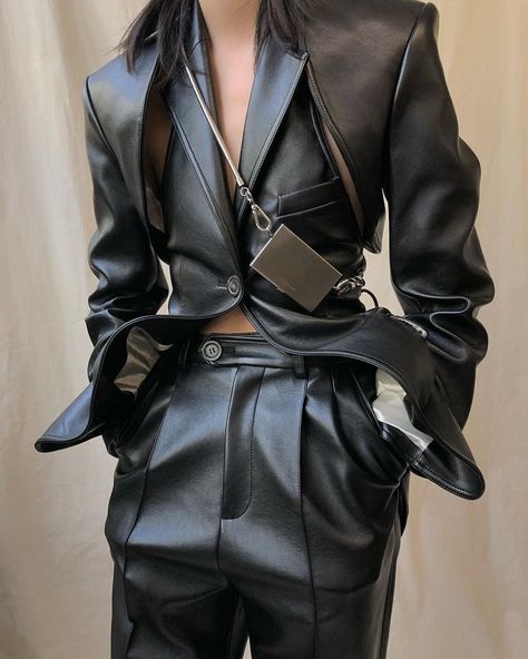 Peter do on Instagram: “#Fitting SS20 signature suit in leather with card case in stainless steel @the.peterdo” Leather Suit, Peter Do, Black Leather Pants, Mode Inspiration, Costume Design, Wearing Black, Look Fashion, A Black, Aesthetic Clothes