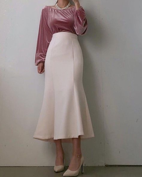 Elegant Skirt Outfits, Formal Skirts, Styling Skirts, Elegant Silk Dresses, Trendy Date Night Outfit, Date Night Outfit Ideas, Night Outfit Ideas, Classy Skirts, Girls Dress Outfits