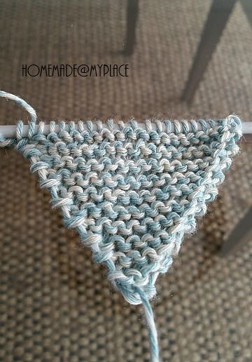 Make it ! Knitted triangular scarf !!! Free Knit Triangle Scarf Pattern, Knitting A Triangle, Triangular Knitted Shawls, Knit Triangle Pattern, Triangular Scarf Knitting Patterns Free, Triangle Knitted Scarf Free Pattern, Knitting A Shawl For Beginners, Easy Knit Triangle Shawl Free Pattern, Knitted Triangle Shawl