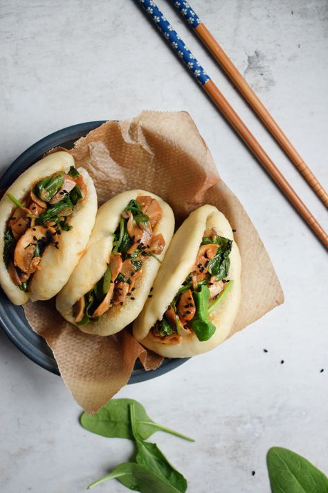 A super easy recipe for steamed vegan bao buns stuffed with delicious mushroom filling. Vegan Bao Buns, Vegan Bao, Mushroom Filling, Bbq Jackfruit, Bao Buns, Vegetable Puree, Sweet Chilli, Super Easy Recipes, Eat Smart