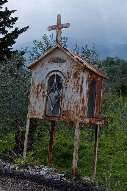 Abri Roadside Shrine, Home Altar, Crete Greece, Religious Icons, Sacred Places, Grave Marker, Assemblage Art, Place Of Worship, Blessed Mother