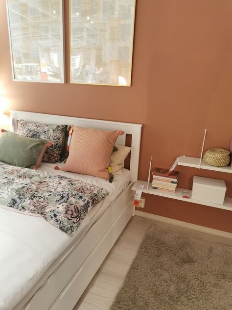 Songesand Bedroom Ideas, Pink Bedroom Wall Ideas, Songesand Bedroom, Ikea Songesand Bed, Bedroom Wall Ideas For Adults, Bright Pink Bedroom, Songesand Bed, Ikea Songesand, Brown Chest Of Drawers