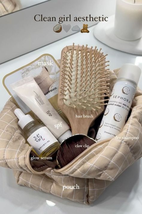 Clean Girl Travel Aesthetic, Clean Products Aesthetic, Clean Girl Aesthetic Essentials, Clean Girl Aesthetic Products, Hair Products Aesthetic Photography, Skincare Bag Aesthetic, Clean Girl Accessories, Clean Girl Wishlist, Haircare Products Aesthetic