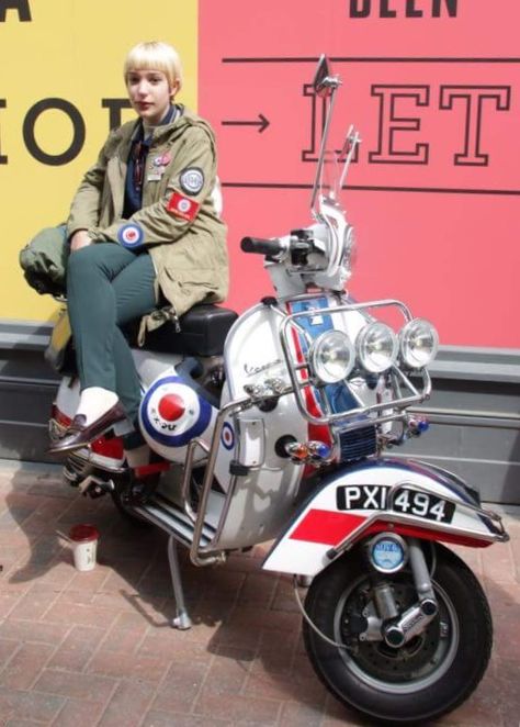 Mod Vespa, Italian Scooter, Honda Ruckus, Mod Scooter, Motos Vintage, Mod Look, Vespa Girl, Lambretta Scooter, Mod Squad