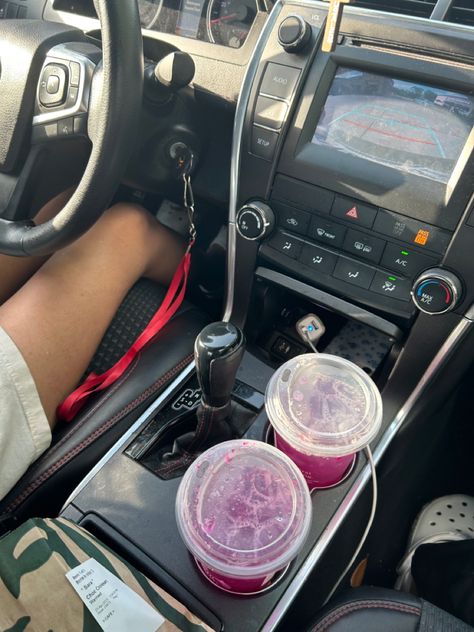 Drive To School Aesthetic, Starbucks Drive Thru Aesthetic, Driving To School Aesthetic, Felicity Core, Starbucks Drive Thru, Senior Year Aesthetic, 2enior Ye4r, Drive Aesthetic, Starbucks Breakfast