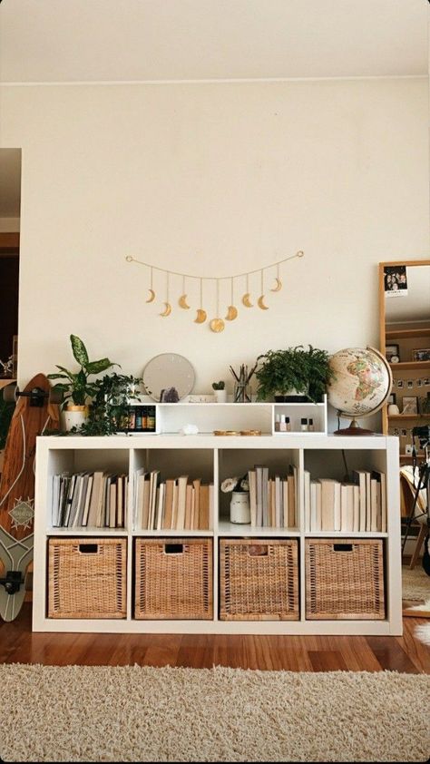 Books Organization Ideas Bedroom, Small Apartment Bookshelf Ideas, Cube Unit Decor, Kallax Design Ideas, Cube Storage Aesthetic, Fairy Lights Office, Bookshelf Aesthetic Bedroom, Artsy Bedroom Aesthetic, Cube Organizer Ideas Bedroom