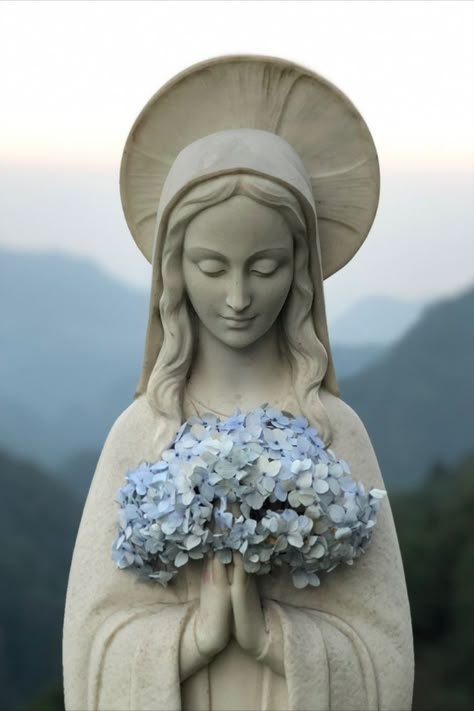 List Of Archangels, Our Lady Queen Of Peace, Angel Statues Sculpture, Blessed Mother Statue, Music And The Brain, Mary Mother Of God, Mama Mary, Catholic Images, Lady Of Lourdes