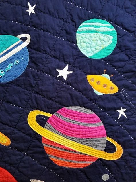 Planet Quilt Outer Space Quilt Pattern, Space Quilts Ideas, Space Sewing Projects, Space Quilt Pattern, Planets Quilt, Kids Quilts Ideas, Rocket Quilt, Kids Quilt Patterns, Planet Quilt