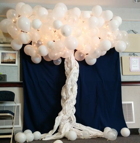 Tree Of Life Party Theme, Farewell Decorations, Paper Balloons, Balloon Tree, Paper Balloon, Gnome For The Holidays, Wisteria Tree, Balloon Lights, Prom 2024