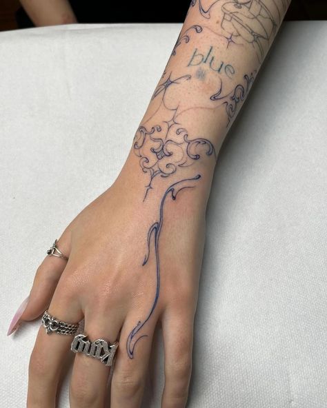 Our beautiful recurring guest artist @ginger.lines will be back in Berlin in July 🔥 If you want to decorate your body with Anna’s flowy lines, follow the link in our bio and book your appointment 💫 Filigree Hand Tattoo, Blue Ink Tattoo, Blue Ink Tattoos, Filigree Tattoo, Tattoo On Hand, Abstract Liquid, Lines Art, Blue Tattoo, Hand Tattoos For Guys