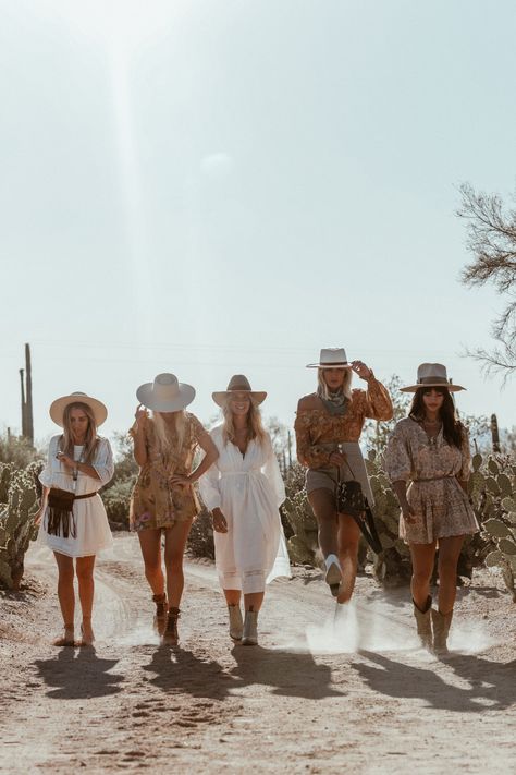 Party Outfits Dress, Cowgirl Bachelorette Party Outfits, Cowgirl Bachelorette Party, Look Hippie Chic, Look Boho Chic, Rocky Barnes, Cowgirl Bachelorette, Boho Brand, Look Festival