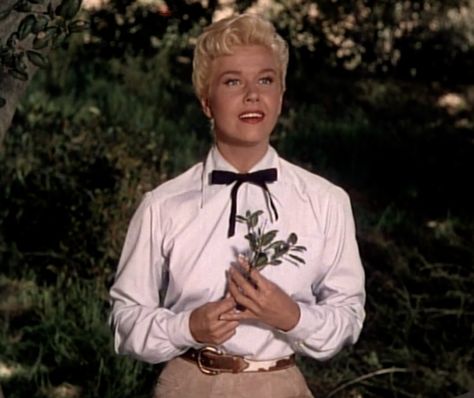 Doris Day #screen #icon #style #thatvoice Doris Day Calamity Jane, Doris Day Show, Snake Oil, Agnes Moorehead, Calamity Jane, Film Dvd, Outfit References, Doris Day, Icon Style