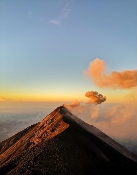 Acatenango Volcano Hike, Guatemala Volcano Hiking, Volcano Acatenango, Volcano Guatemala, Acatenango Volcano, Guatemala Aesthetic, Guatemala Volcano, Guatemala Trip, Volcano Hike