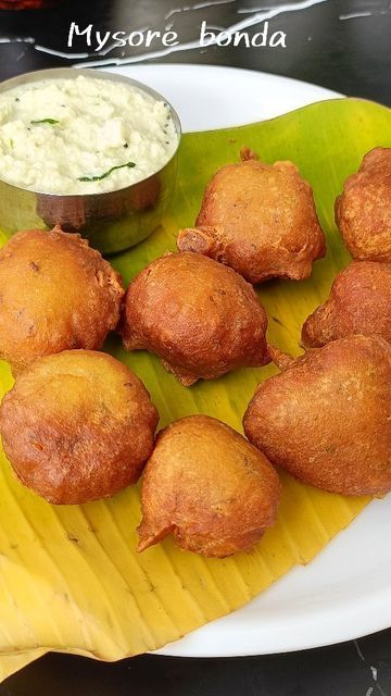 Mysore Bonda, Happy Eating, Snack Options, Green Chilli, Hot Oil, Andhra Pradesh, Mysore, Drop In, Yummy Snacks