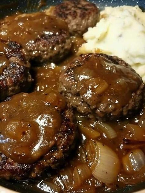 Smothered Hamburger Steak, Ginger Smoothie Recipes, Hamburger Steak Recipes, Easy Roast Chicken, Meringue Pie Recipes, Grandma Cooking, Grilled Teriyaki Chicken, Hamburger Steak, Onion Gravy