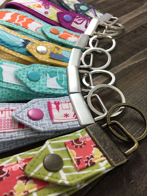 Snaps - Snap To It Key Fob Pattern — Uniquely Michelle Scrap Fabric Key Fob, Key Fob Coin Purse Pattern, Key Fob Pattern Free, Key Fob Display Ideas, Quilted Key Fobs, Crafts To Make With Ribbon, Key Fobs Diy Free Pattern, Id Badge Holder Diy Free Pattern, Key Fob Sewing Pattern