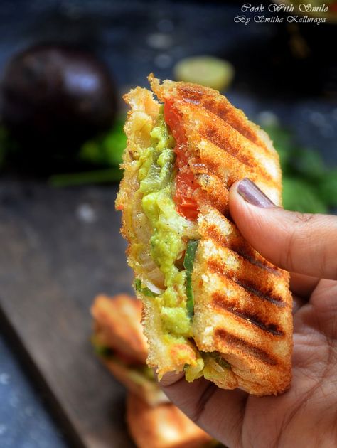 Avocado Sandwich Recipes Vegetarian, Sandwich Indian, Guacamole Sandwich, Recipe Guacamole, Avocado Sandwich Recipes, Sandwich Recipes Indian, Paneer Sandwich, Vegetarian Sandwich Recipes, Veg Sandwich