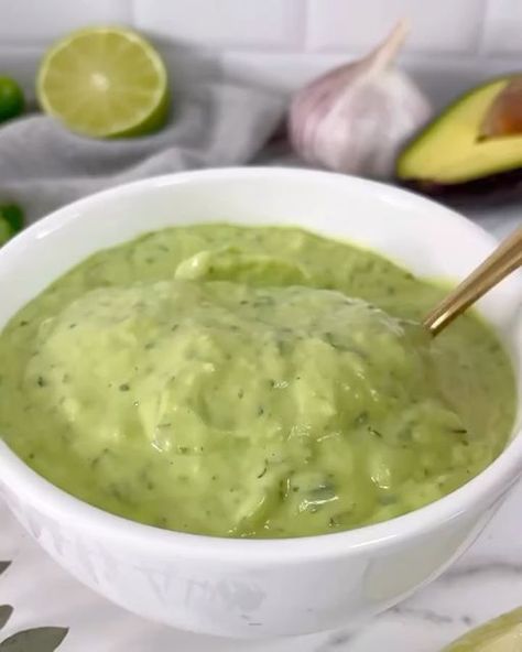 recetas.fitnes on Instagram: "Salsa verde☘️
@delicomida 
Solo necesitas:
- 1 Aguacate maduro
- 1/4 Cebolla pequeña
- 1 Diente de ajo 
- 1cda Pimentón verde
- 1 Puño pequeño de cilantro
- 1 Puño pequeño de perejil
- 1/2cda Mostaza
- 3cdas Mayonesa
- 1cdta Sal
- 1cdta Pimienta
- 1cdta Vinagre

#recetassaludable #recetasfáciles #comidasanayrica #recetas #recetassana #recetasquenofallan #comesanoyrico #recetadeldia #cocinasana #cocinafacil #almuerzo #alimentacionsaludable
#bajarkilos #comecomidareal#platosaludable #retosaludable #adelgazarsano #almurzosaludable #comidasaludable #comersano" Mexican Tacos, Food Charts, Chips And Salsa, Kids Recipes, Salsa Verde, Garlic Sauce, Mexican Dishes, Delicious Salads, Treat Recipe