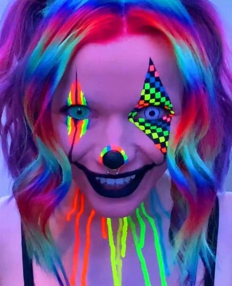 Scary Clown Makeup, Creepy Halloween Makeup, Face Paint Makeup, Halloween Makeup Inspiration, Scary Clowns, Minecraft Pixel Art, Clown Costume, Horror Movie Characters, Clown Makeup