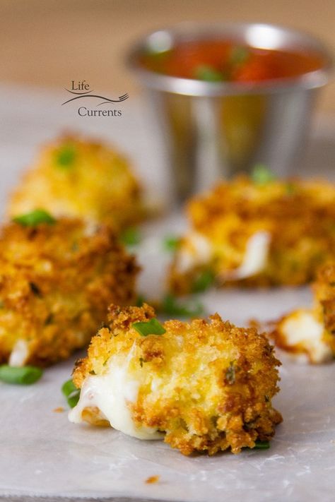 Fried Mozzarella Air Fryer, Air Fryer Mozzarella Bites, Air Fried Mozzarella Balls, Mozzarella Balls Air Fryer, Air Fryer Greek Recipes, Mozzarella Snack Ideas, Air Fryer Mozzarella Balls, Air Fryer Cheese Balls, Mozzerella Stick Recipe Air Fryer