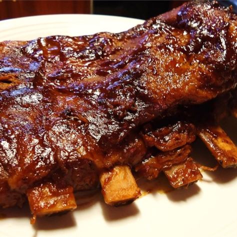 Tender Pork Spare Ribs | "They're really tender and the meat is so flavorful that you don't have to add BBQ sauce unless you want to." #ribs #ribrecipes #ribdishes #dinnerrecipes Pinoy Bbq, Pork Spare Ribs Recipe, Bbq Ribs Recipe, Bbq Recipes Ribs, Bbq Pork Ribs, Pork Spare Ribs, Baked Ribs, Pork Rib Recipes, Ribs Recipe