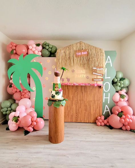 🌺Hawaiian Party🌺 Luau Party Hawaiian Balloon Decoration Balloon Backdrop Aloha Tiki Bar Hawaii Decoración Hawaiiana Baby Soft Playground Pastel Hawaiiano Torta Hawaiiana Hawaiian Cake Playa Playero Cumpleaños playero @ginoscakes @fullpartytx Hawaiian Birthday Decor, Tiki Bar Party Decorations, 1st Luau Birthday Party, Hawaiian Decorations Hawaii Theme, Hawaiian Backdrop Ideas, Hawaii Backdrop, Hawaii Birthday Party Ideas, Tiki Bar Party, Hawaiian Backdrop