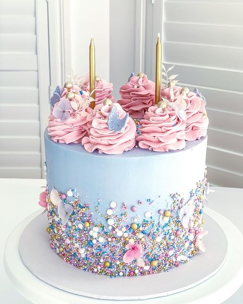 𝑺𝒖𝒈𝒂𝒓 𝒂𝒏𝒅 𝑪𝒓𝒖𝒎𝒃𝒔 on Instagram: “✨2nd BIRTHDAY✨ . Very popular design for sweet and girly birthday party✨” Girly Birthday Cakes, Tårta Design, Girly Cakes, Princess Birthday Cake, Elegant Birthday Cakes, Birthday Cakes For Women, Vanilla Flavor, 50th Birthday Cake, Sprinkle Cake