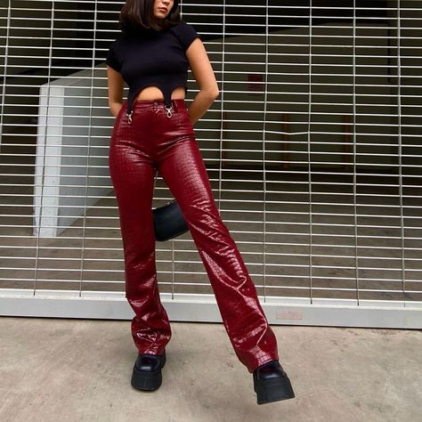 Leather Pants Fit, Summer Rachel Warren, Outfit Pantalon Rojo, The Weeknd Concert Outfit, Red Leather Trousers, Aries Outfits, Red Leather Pants, Harry Styles Outfit, Venus Fashion