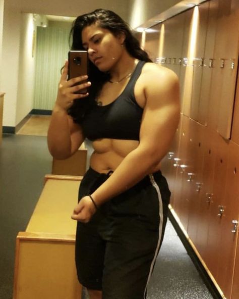 Stocky Build Woman, Unconventional Body Types, Feminine Buff Women, Strong Fat Body Type, Short Buff Women, Tall Buff Woman, Muscular Woman Fashion, Bulky Women Muscle, Muscular Plus Size