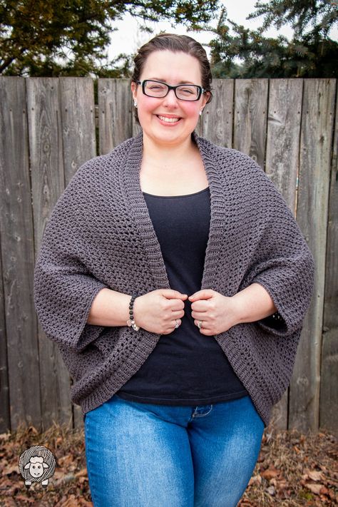 This free crochet cocoon cardigan pattern is the perfect transitional piece for your handmade wardrobe and is available in sizes XS to 5XL.