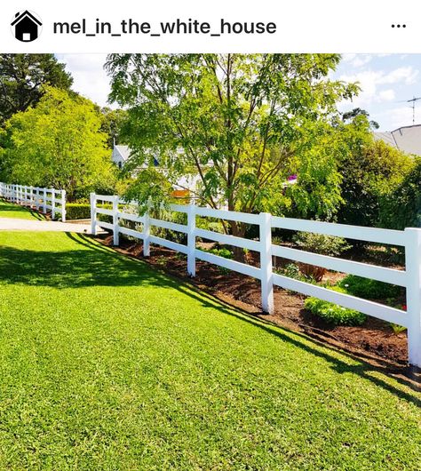 White Farm Fence Ideas, White Fence Front Yard Country, Farmhouse Front Yard Fence, Acreage Fencing Ideas, Acreage Landscaping Driveway Entrance, Farm Fence Ideas Country Life, White Fence Front Yard, Acreage Fencing, Acreage Landscaping Ideas Country Life