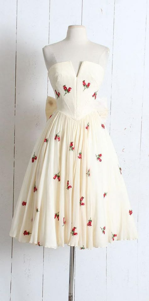 1950s Dresses Vintage, Vintage Fashion 1950s, Fashion 1950s, Vintage Textile, Vintage 1950s Dresses, 1950s Dress, Cocktail Party Dress, Mode Vintage, Vintage Fabrics