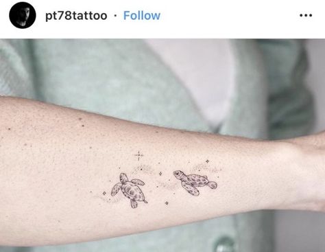 Turtle And Starfish Tattoo, Aesthetic Turtle Tattoo, Small Turtles Tattoo, Turtle Simple Tattoo, Two Turtles Tattoo, Swimming Turtle Tattoo, 2 Turtles Tattoo, Sea Turtle Tattoo Fineline, Turtle Rib Tattoo