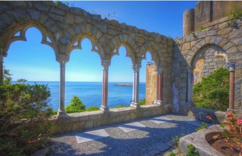 13 Fascinating Places In Massachusetts That Are Straight Out Of A Fairytale Things To Do In Massachusetts, Hammond Castle, Boston Trip, New England Trip, England Road Trip, To Do In Boston, Massachusetts Travel, New England Road Trip, Cape Ann