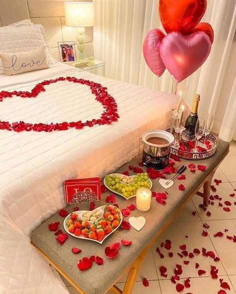 Looking for romantic Valentines room decoration ideas for him or her for the best romantic surprises? Check this post for the best Valentines Day decor ideas for a bedroom or a hotel room Hotel Room Decoration, Romantic Hotel Rooms, Valentines Bedroom, Romantic Room Surprise, Romantic Dinner Decoration, Romantic Valentines Day Ideas, Romantic Room Decoration, Surprise Birthday Decorations, Birthday Room Decorations