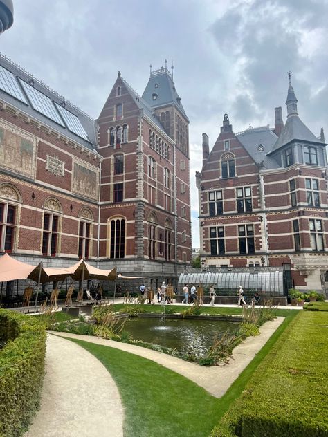 #amsterdam #travel #netherlands #rijksmuseum #university #amsterdamstyle Netherlands School, Netherlands University, University Amsterdam, Amsterdam Photoshoot, Abroad Vision Board, Life In Amsterdam, University Of Amsterdam, College Collage, Travel Netherlands